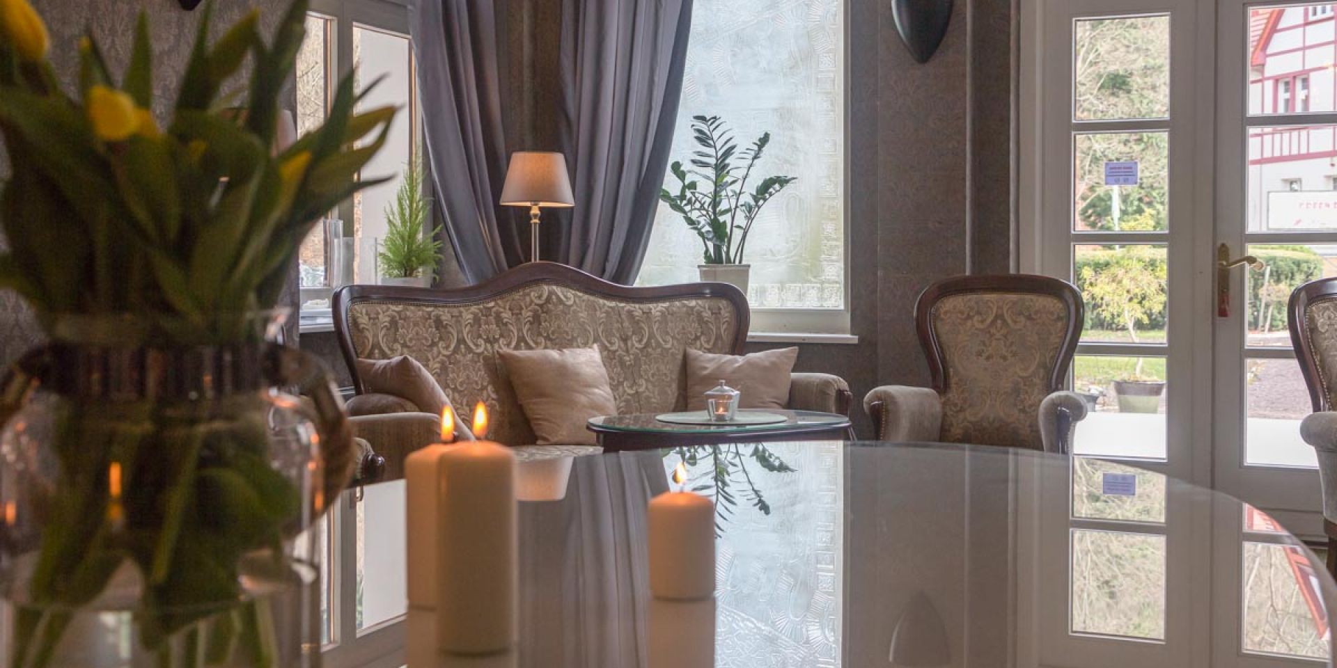 W hotelu|Oferujemy nie tylko komfortowe zakwaterowanie, ale także pełne doświadczenie kulturalne, gdzie każdy dzień obfituje w nowe historie. #WhereMusicMeetsHistoryAndFlavor – odkryj miejsce, gdzie muzyka Chopina spotyka się z bogatą historią.